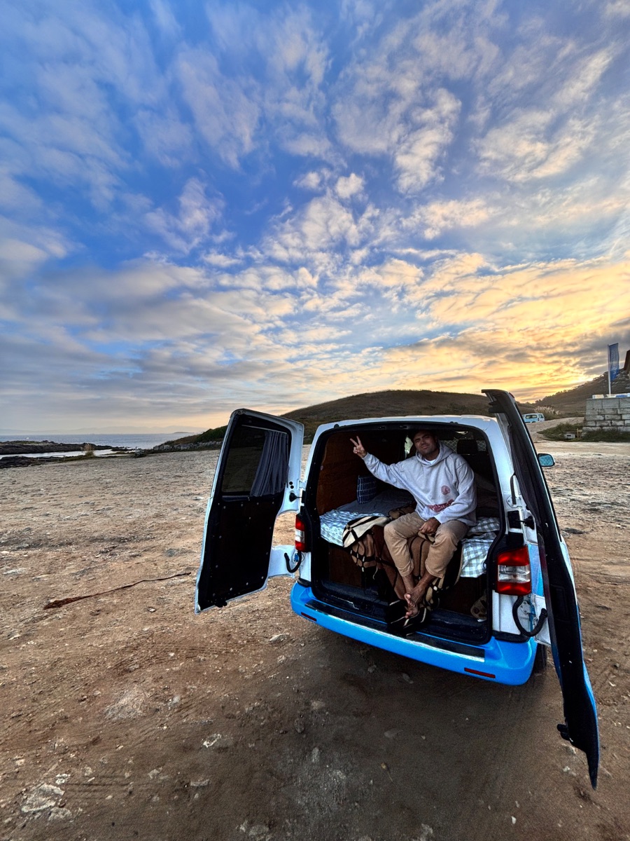 Laura A. — Atardecer en la playa, paz infinita y libertad en cuatro ruedas